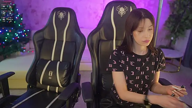 Selena Glow online show from December 2025 07:48:02 PM