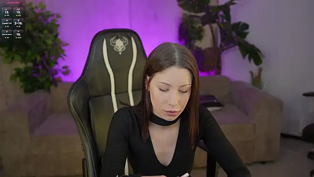 Selena Glow online show from October 2025 06:27:01 PM