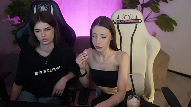 Selena Glow online show from March 2026 07:24:02 PM