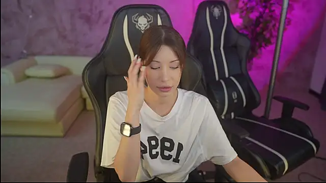 Selena Glow online show from November 2025 11:59:01 PM