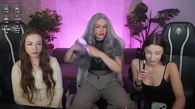 Selena Glow online show from April 2026 06:34:02 PM