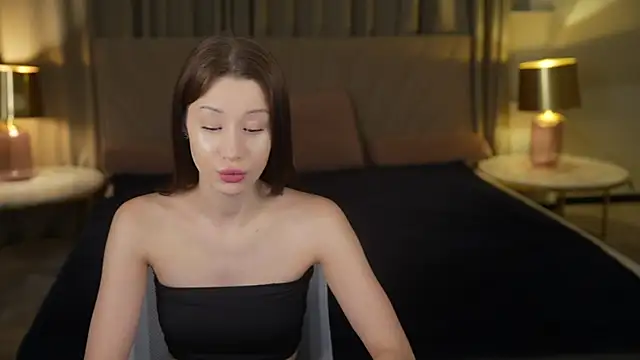 Selena Glow online show from September 2025 06:30:01 PM