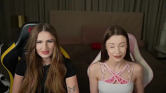 Selena Glow online show from April 2026 06:42:02 PM