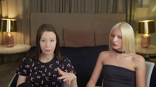 Selena Glow online show from September 2025 06:31:02 PM