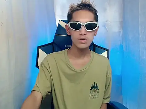 riks tyler online show from December 2025 01:52:02 AM