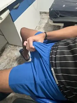 aavrdvh33 online show from October 2025 09:05:02 PM