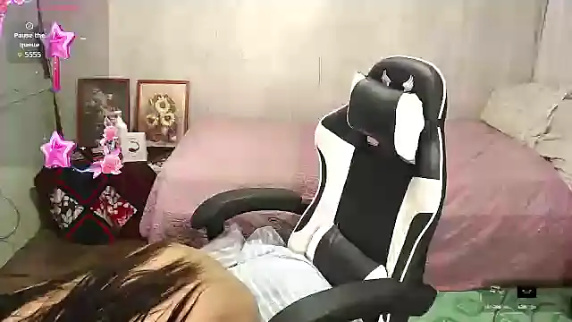 Snapshot of TssluttyNikka chatting on November 2025 12:31:01 PM TssluttyNikka online show from November 2025 12:31:01 PM