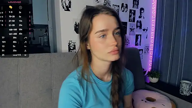 Snapshot of lovelyalivia chatting on November 2025 09:47:02 AM lovelyalivia online show from November 2025 09:47:02 AM