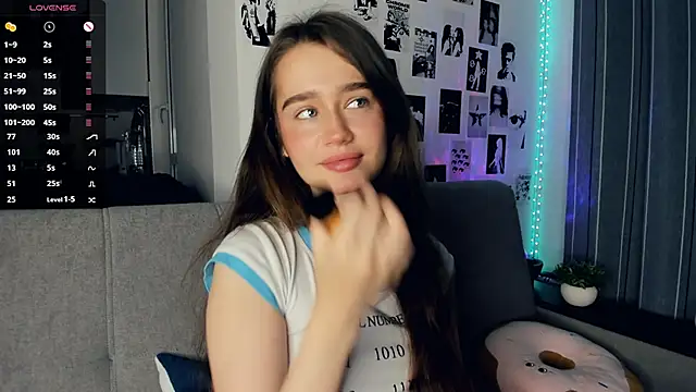 Snapshot of lovelyalivia chatting on November 2025 09:30:01 AM lovelyalivia online show from November 2025 09:30:01 AM