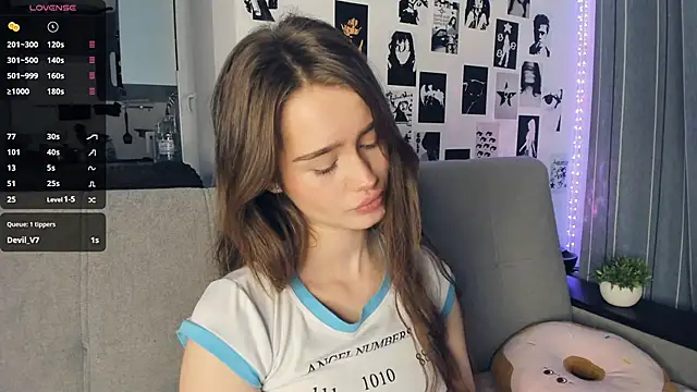 Snapshot of lovelyalivia chatting on November 2025 09:48:02 AM lovelyalivia online show from November 2025 09:48:02 AM