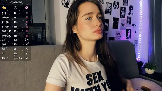 Snapshot of lovelyalivia chatting on December 2025 09:09:01 AM lovelyalivia online show from December 2025 09:09:01 AM