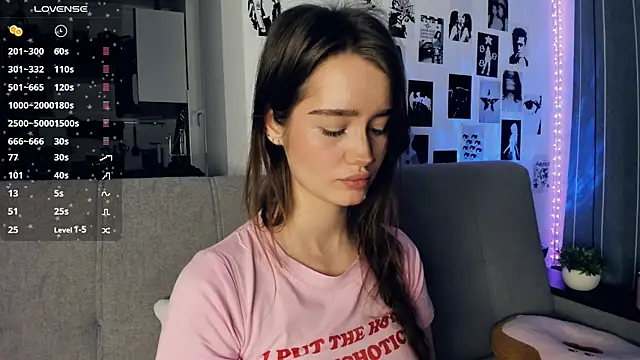 Snapshot of lovelyalivia chatting on December 2025 09:30:02 AM lovelyalivia online show from December 2025 09:30:02 AM