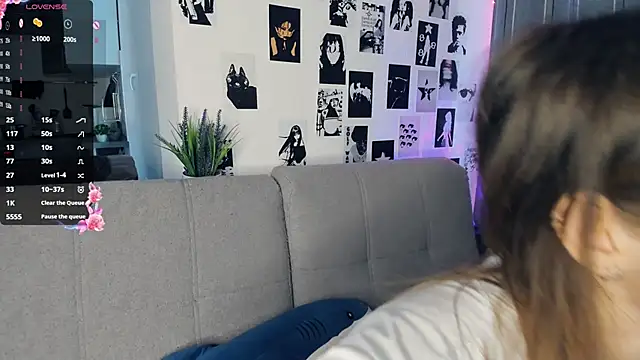 Snapshot of lovelyalivia chatting on October 2025 09:10:02 AM lovelyalivia online show from October 2025 09:10:02 AM