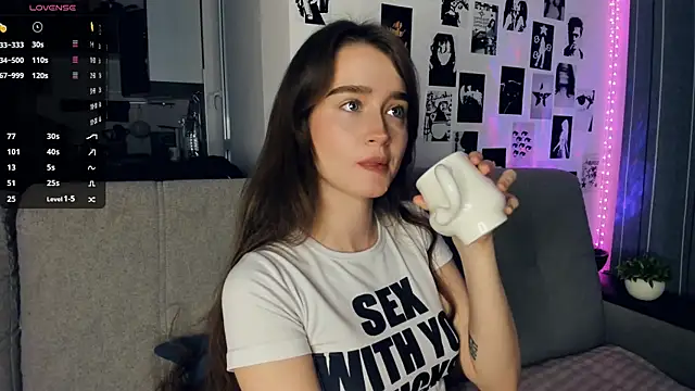 Snapshot of lovelyalivia chatting on November 2025 09:21:02 AM lovelyalivia online show from November 2025 09:21:02 AM