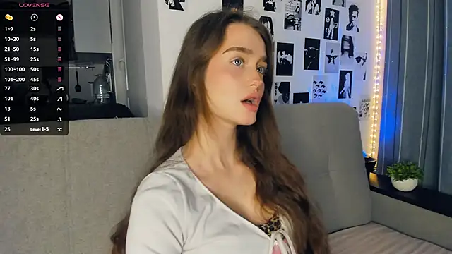 Snapshot of lovelyalivia chatting on November 2025 09:24:02 AM lovelyalivia online show from November 2025 09:24:02 AM