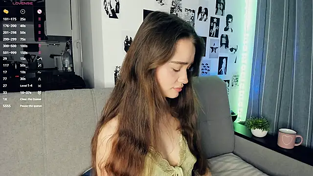 Snapshot of lovelyalivia chatting on November 2025 09:23:02 AM lovelyalivia online show from November 2025 09:23:02 AM