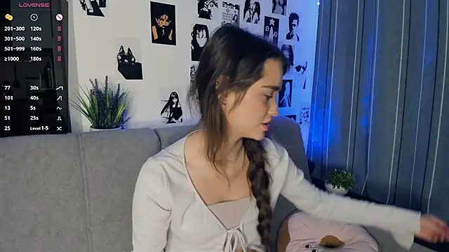 Snapshot of lovelyalivia chatting on October 2025 09:19:02 AM lovelyalivia online show from October 2025 09:19:02 AM