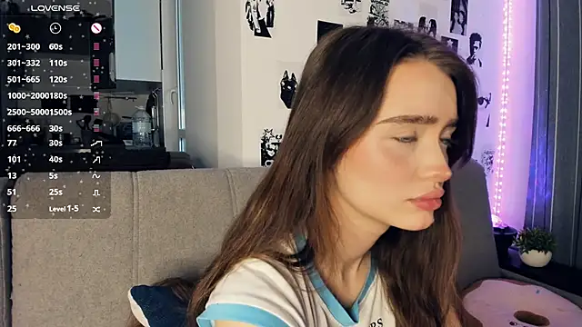 Snapshot of lovelyalivia chatting on December 2025 09:15:01 AM lovelyalivia online show from December 2025 09:15:01 AM