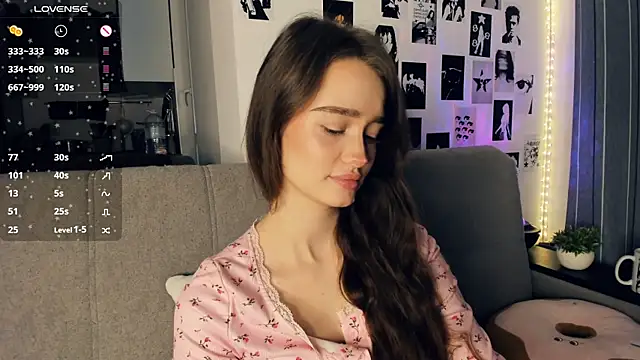 Snapshot of lovelyalivia chatting on December 2025 09:13:02 AM lovelyalivia online show from December 2025 09:13:02 AM