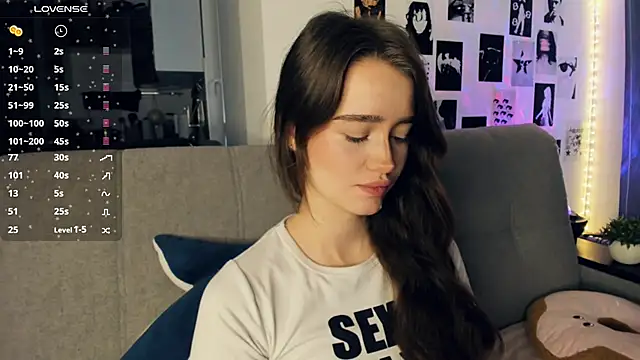 Snapshot of lovelyalivia chatting on December 2025 08:08:01 AM lovelyalivia online show from December 2025 08:08:01 AM