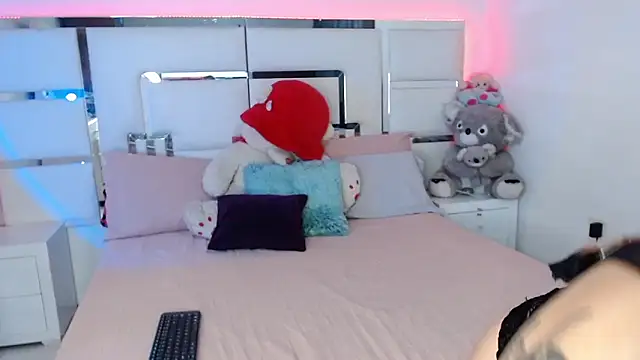 ElektraRous online show from November 2025 05:17:01 PM