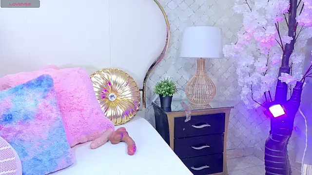 Mhia Sweet  online show from April 2026 09:51:02 PM