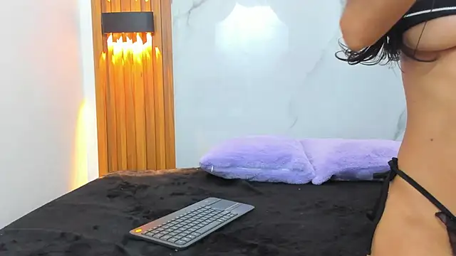 IsabellaMonet online show from November 2025 11:05:01 AM