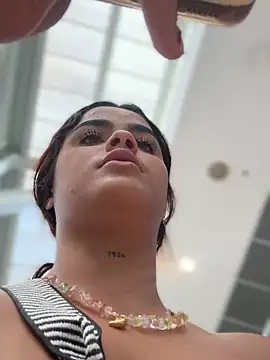 Kaily Sweet16 online show from November 2025 08:01:01 PM