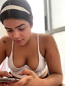 Kaily Sweet16 online show from November 2025 07:41:02 PM