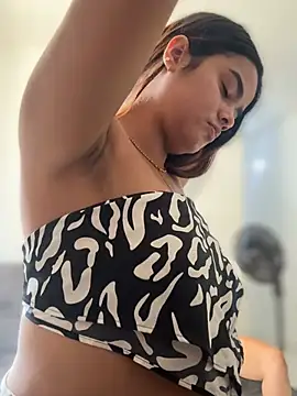 Kaily Sweet16 online show from March 2026 07:45:02 PM