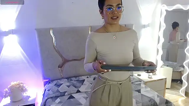 Rosalind tay online show from October 2025 11:00:01 AM