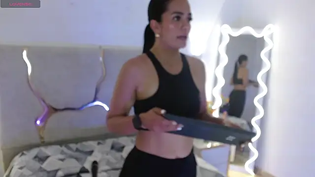 Snapshot of Rosalind_tay chatting on November 2025 03:00:02 AM Rosalind tay online show from November 2025 03:00:02 AM