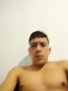 Snapshot of guevogranderixx chatting on September 2025 04:44:01 AM guevogranderixx online show from September 2025 04:44:01 AM