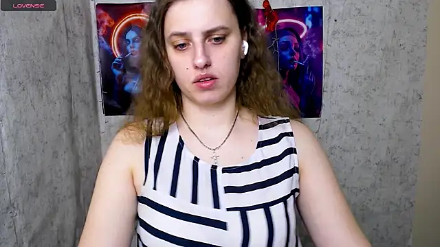 AmandaDimond  online show from April 2026 12:01:01 PM