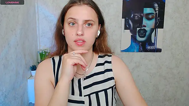 AmandaDimond  online show from May 2026 12:05:01 PM