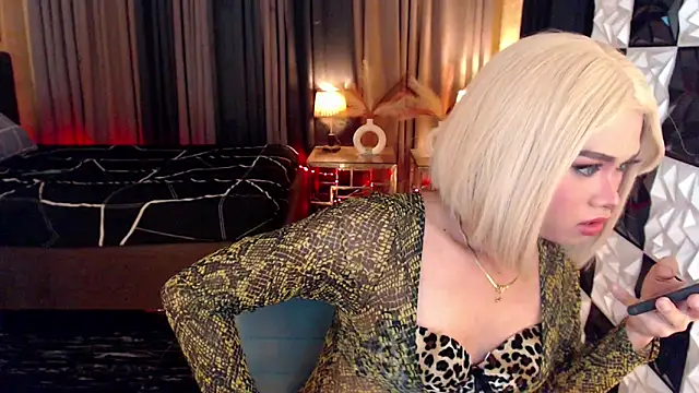 BigCockMaxineTS online show from November 2025 06:34:01 PM