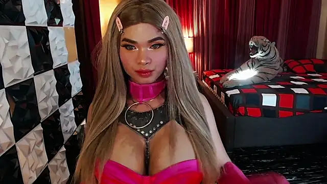 BigCockMaxineTS online show from October 2025 02:01:01 AM