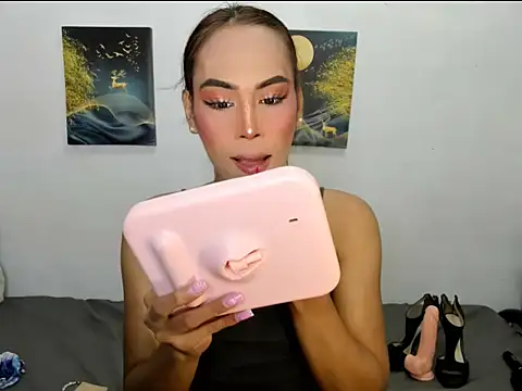 Savanna White online show from November 2025 12:14:01 AM