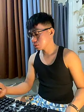 xshyboyx online show from December 2025 12:04:02 PM