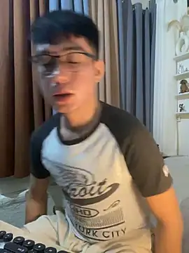 xshyboyx online show from December 2025 11:31:01 AM