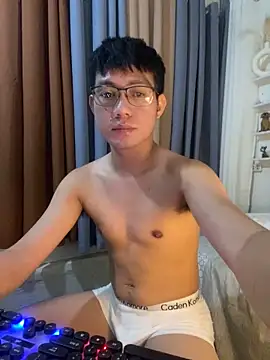 xshyboyx online show from October 2025 04:05:01 PM