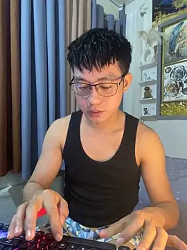 xshyboyx online show from November 2025 01:04:02 PM