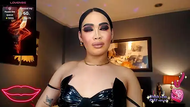 FridaHumphrey online show from April 2026 06:47:01 PM