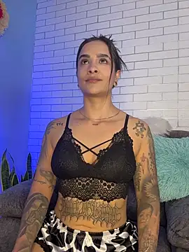 Im Fernanda online show from October 2025 12:12:01 AM