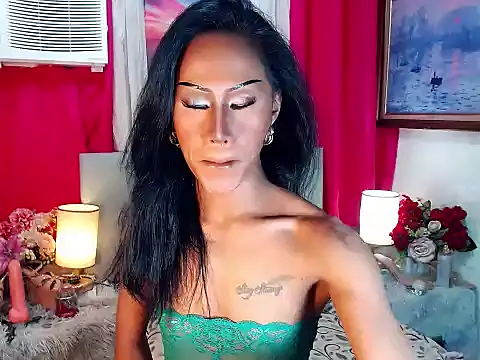 sassylatina online show from November 2025 05:02:01 PM