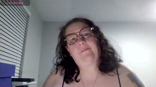 Snapshot of emberlynnix chatting on July 2026 05:09:01 AM emberlynnix online show from July 2026 05:09:01 AM
