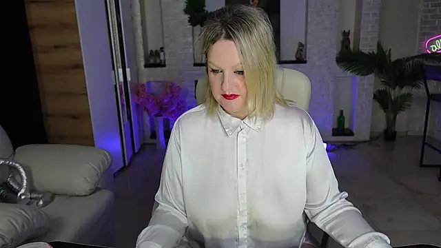 Snapshot of MariemLui chatting on April 2026 07:11:02 AM MariemLui online show from April 2026 07:11:02 AM