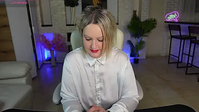 Snapshot of MariemLui chatting on March 2026 04:00:02 PM MariemLui online show from March 2026 04:00:02 PM