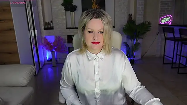 Snapshot of MariemLui chatting on April 2026 02:46:02 PM MariemLui online show from April 2026 02:46:02 PM