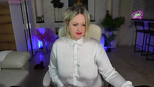 Snapshot of MariemLui chatting on March 2026 04:52:01 PM MariemLui online show from March 2026 04:52:01 PM